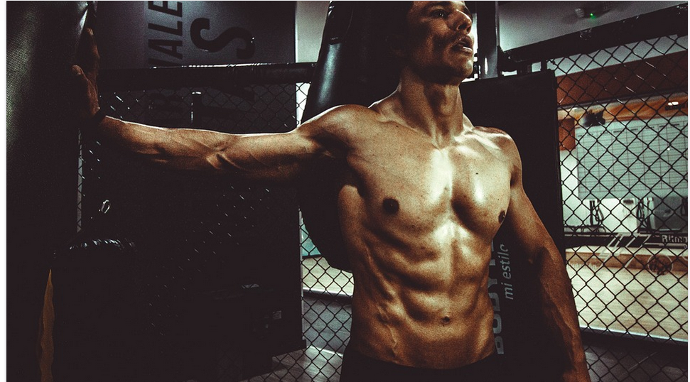 a well-built man thanks to fat burners